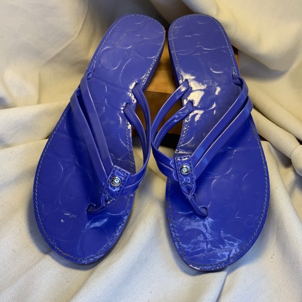 Coach almost NEW thong flip flops w/iconic logo